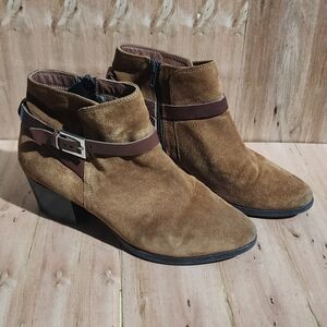 Women’s Clarks Suede Ankle Booties Size 9.5M